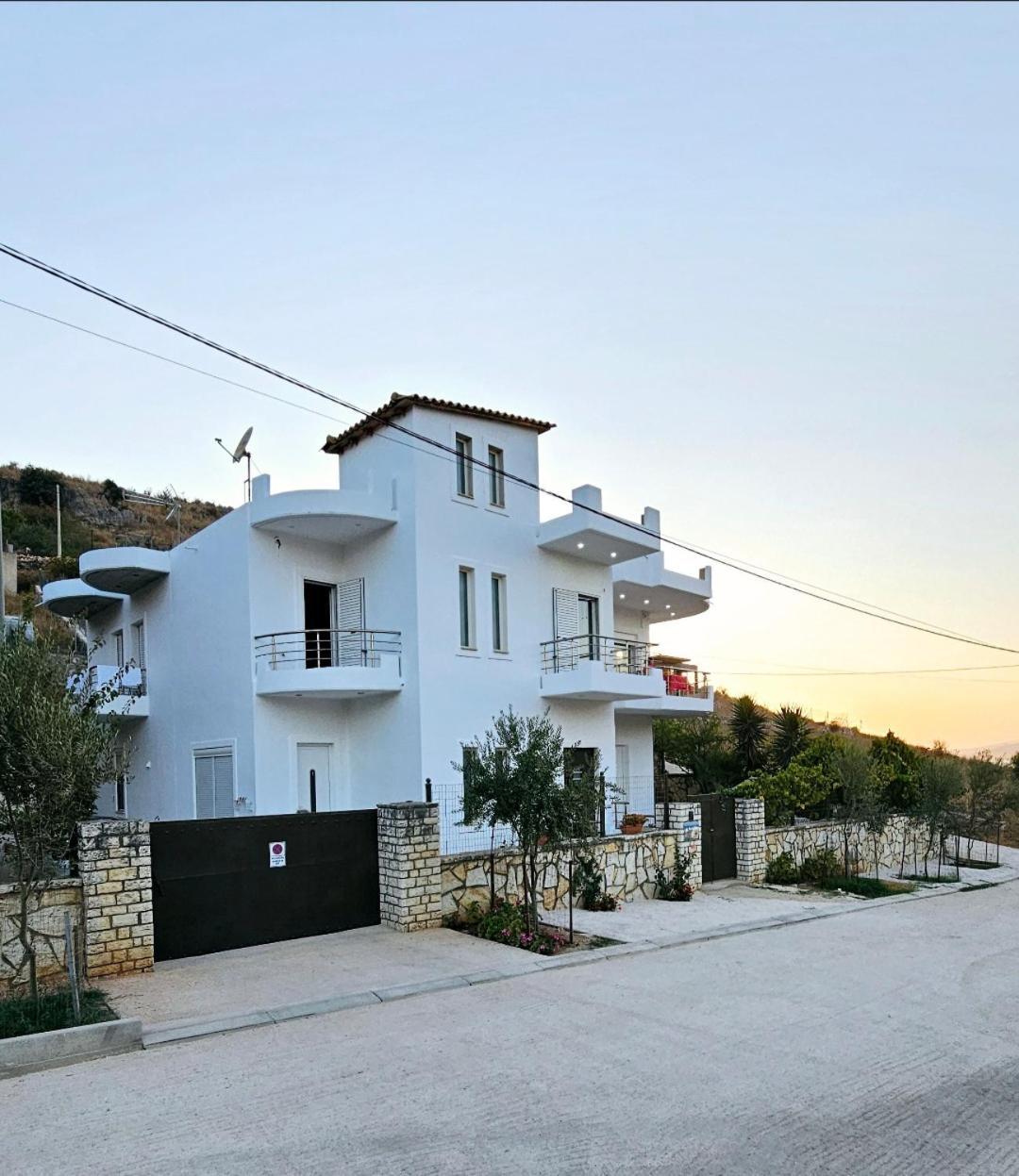 Blue Mare Apartments Саранде Екстериор снимка