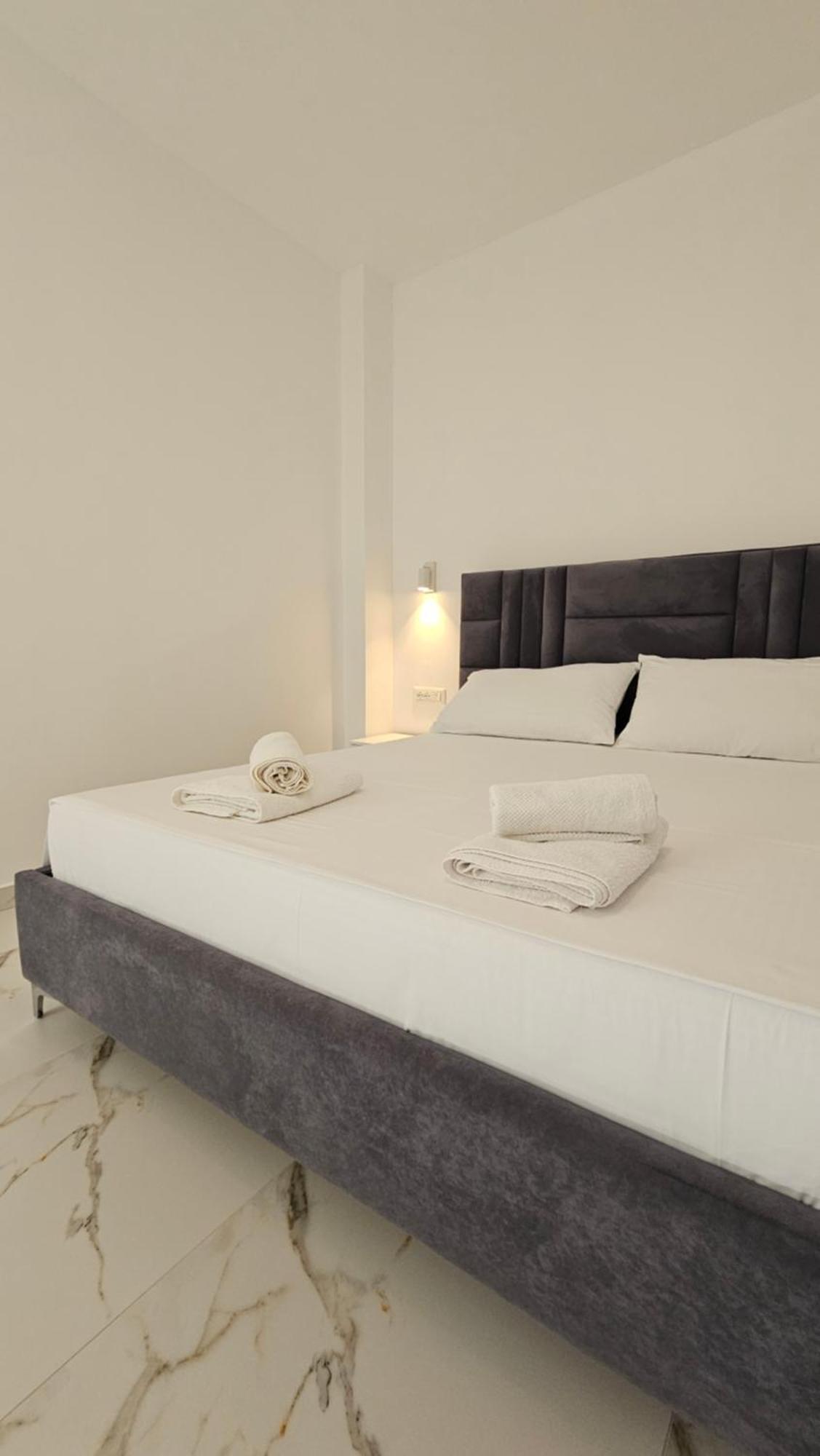 Blue Mare Apartments Саранде Екстериор снимка